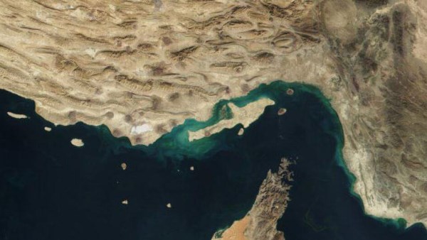 Iran announces two alternative routes to the Strait of Hormuz due to the possibility of mines